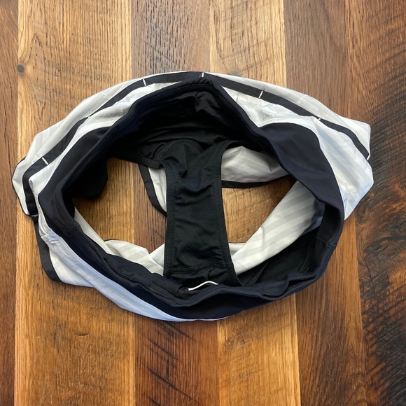 Lululemon Speed Shorts - Quiet Stripe, Size 4 - Picture 9 of 10